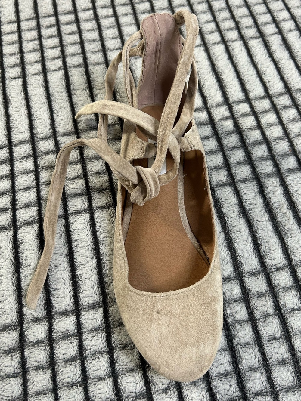 Women’s New Steve Madden Suede Lace-Up Ballet Flats (6.5) - Picture 3 of 9